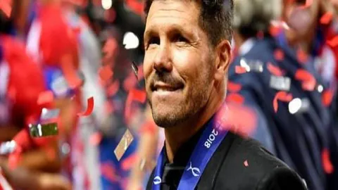 巴薩六年辉煌历程，登贝莱荣耀加冕，巅峰时刻展翅翱翔！