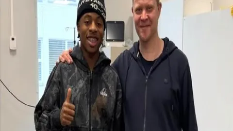 “全国首届学生（青年）运动会跳水比赛拉开帷幕，首枚金牌诞生于跳水项目——央视新闻客户端实时报道”